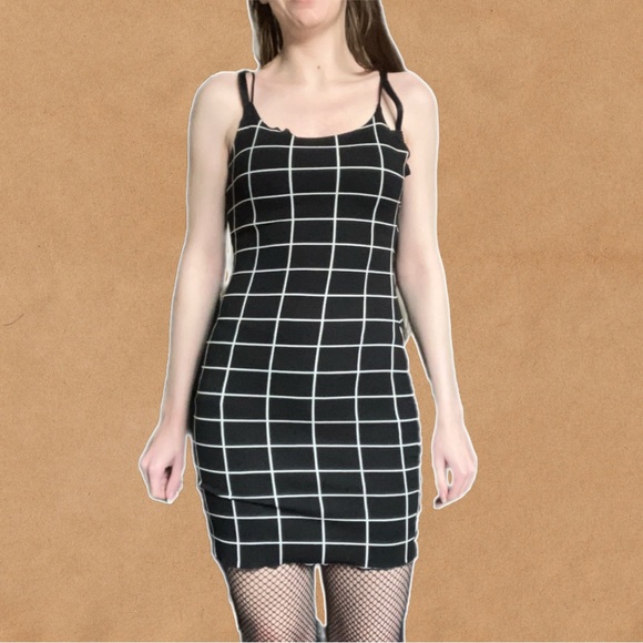 90s GRUNGE BLACK AND WHITE GRID PATTERN LETTUCE HEM DRESS - Picture 7 of 14